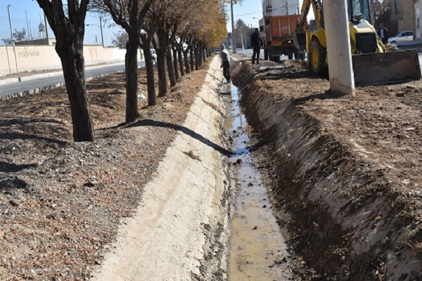 لایروبی کانال های انتقال آب درون شهر