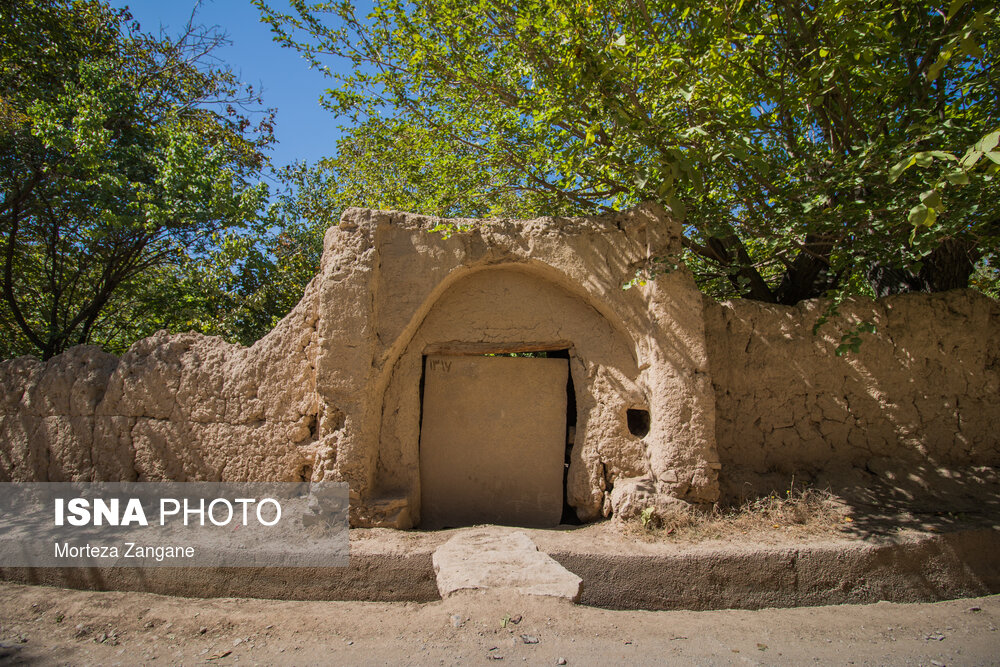 شگفتی درهای سنگی تیران